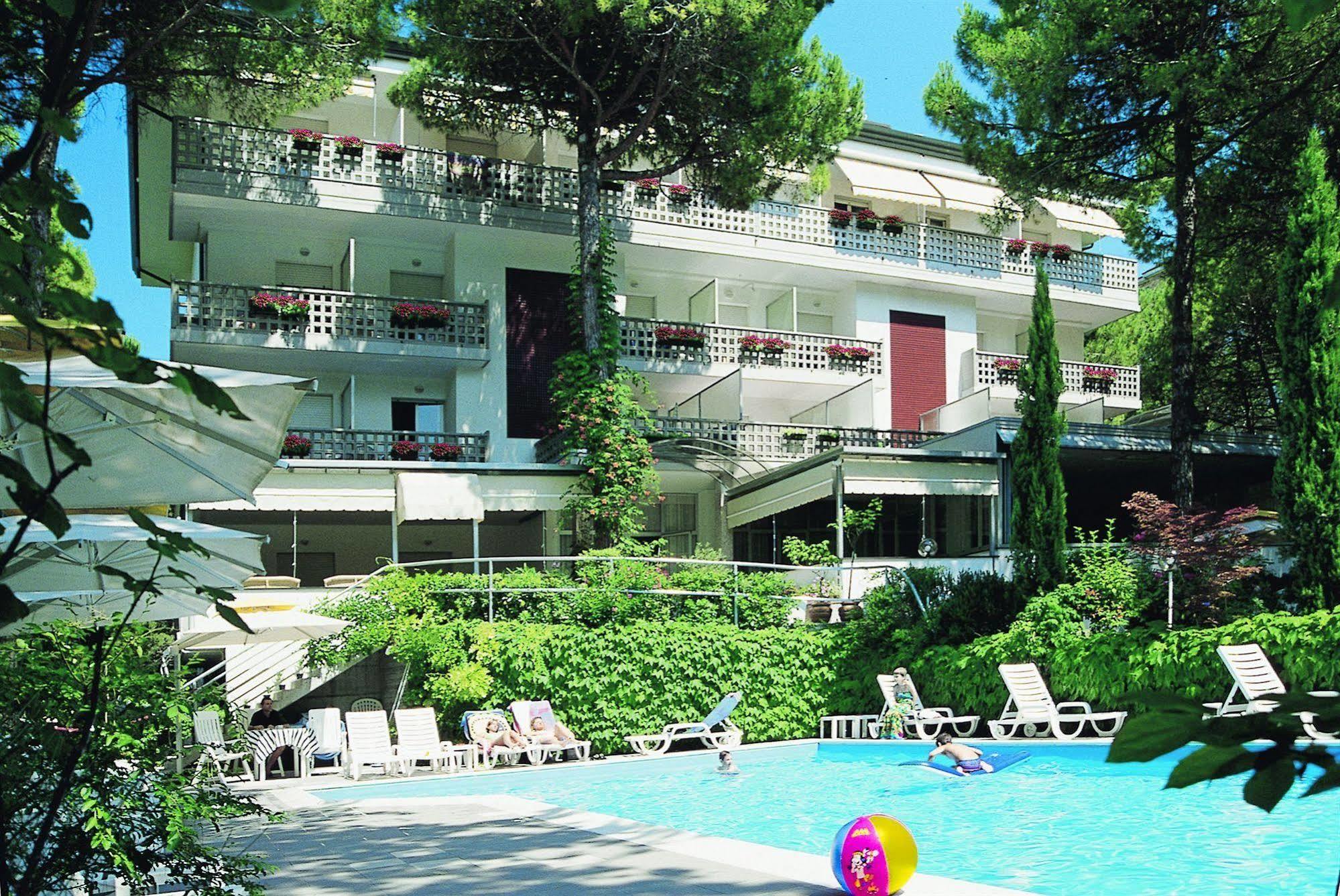 Hotel Abbazia Lignano Sabbiadoro Exterior photo
